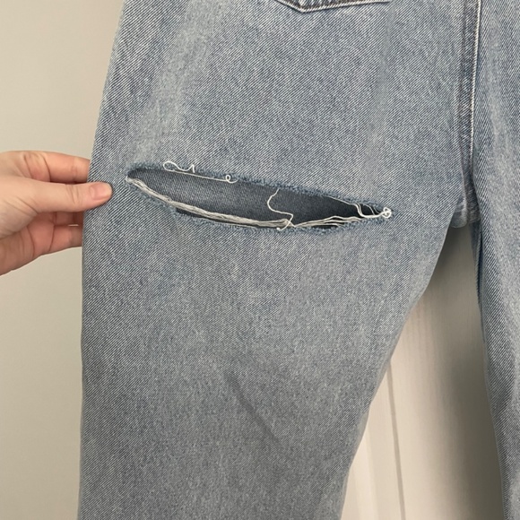 NWT Slim Boyfriend style cut-out denim - Picture 5 of 7